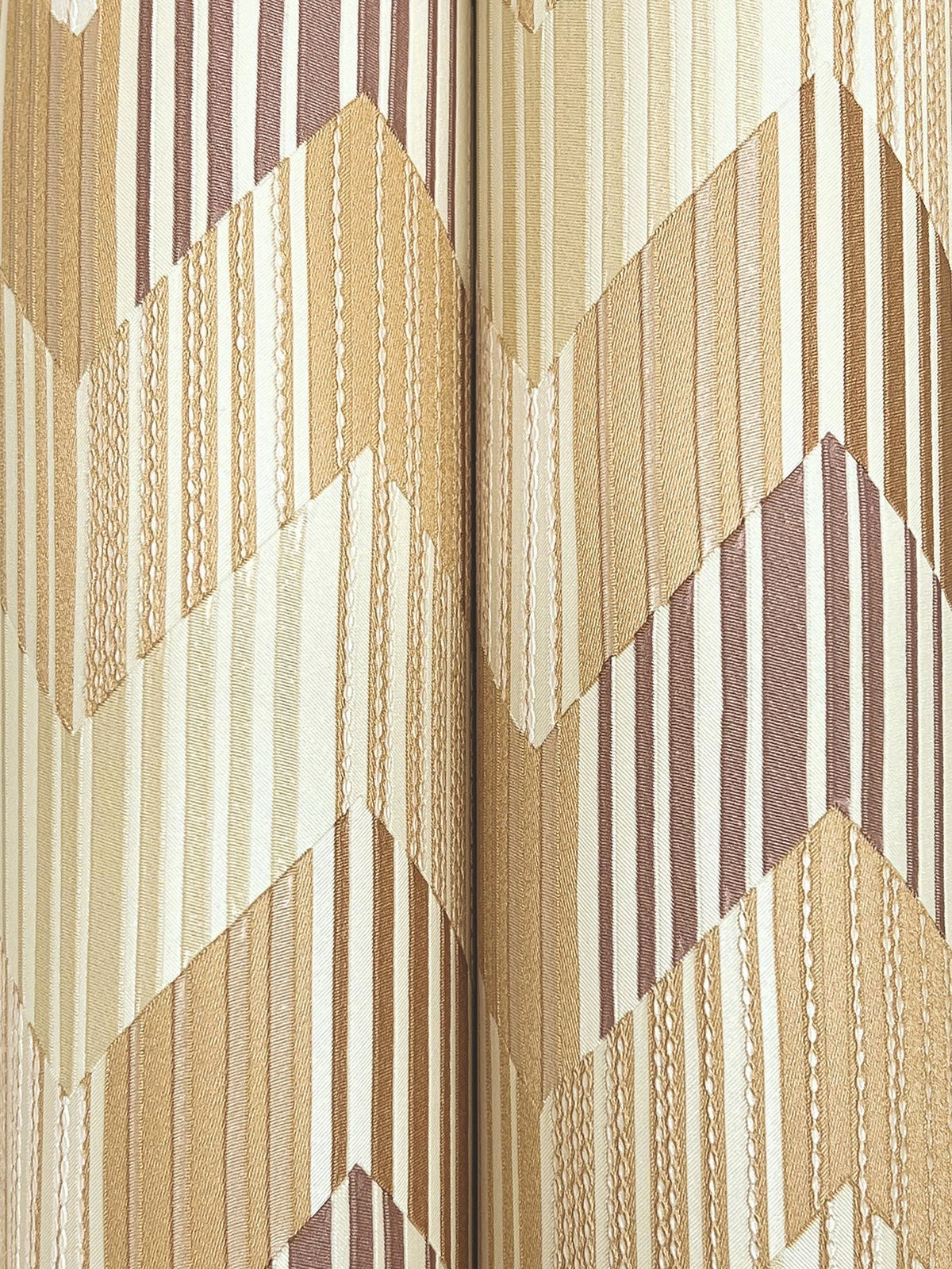 MI10521-peel-and-stick-wallpaper-detail-closeup
