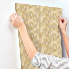 MI10521-peel-and-stick-wallpaper-stick-application-step
