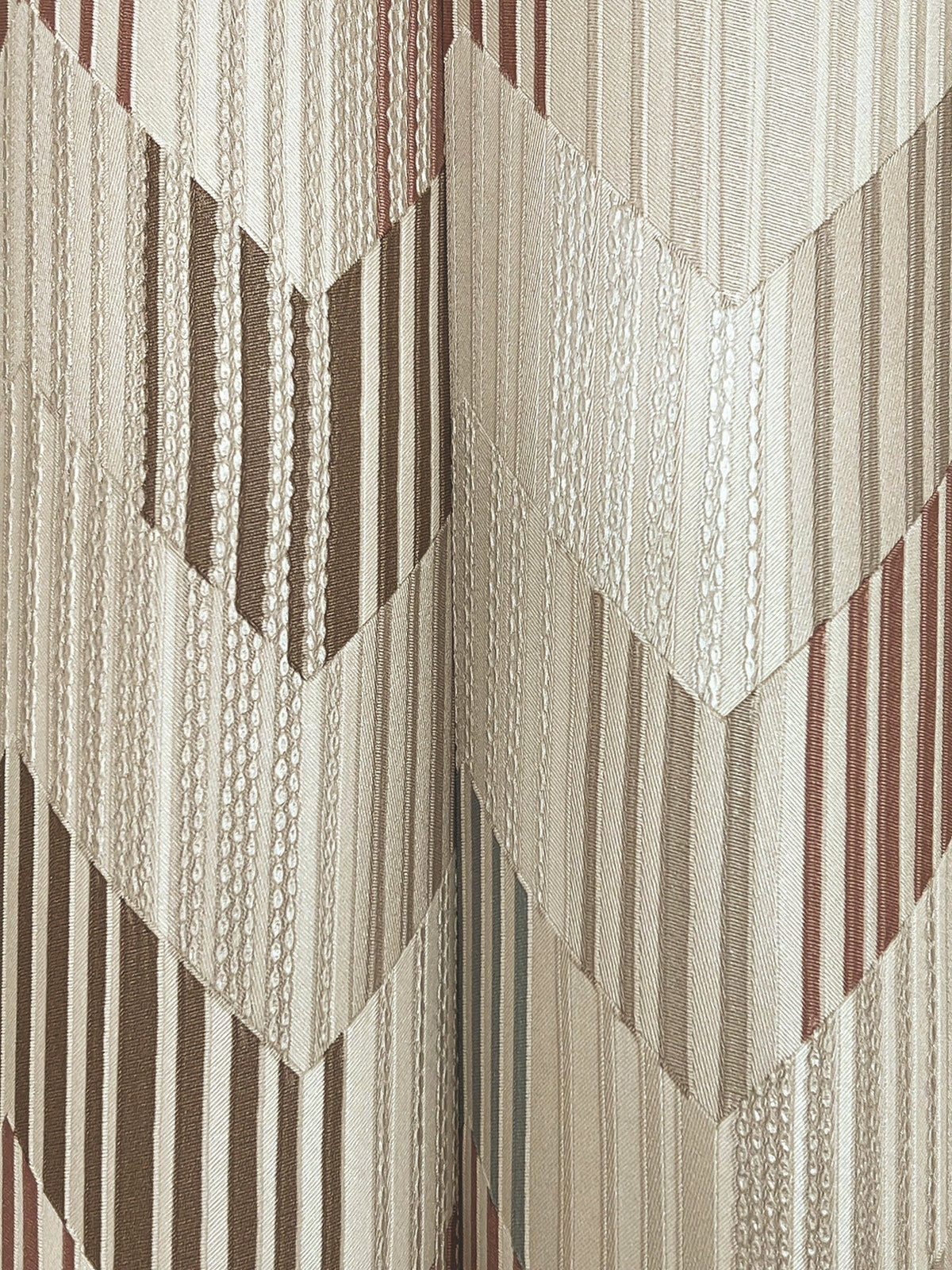 MI10524-peel-and-stick-wallpaper-detail-closeup