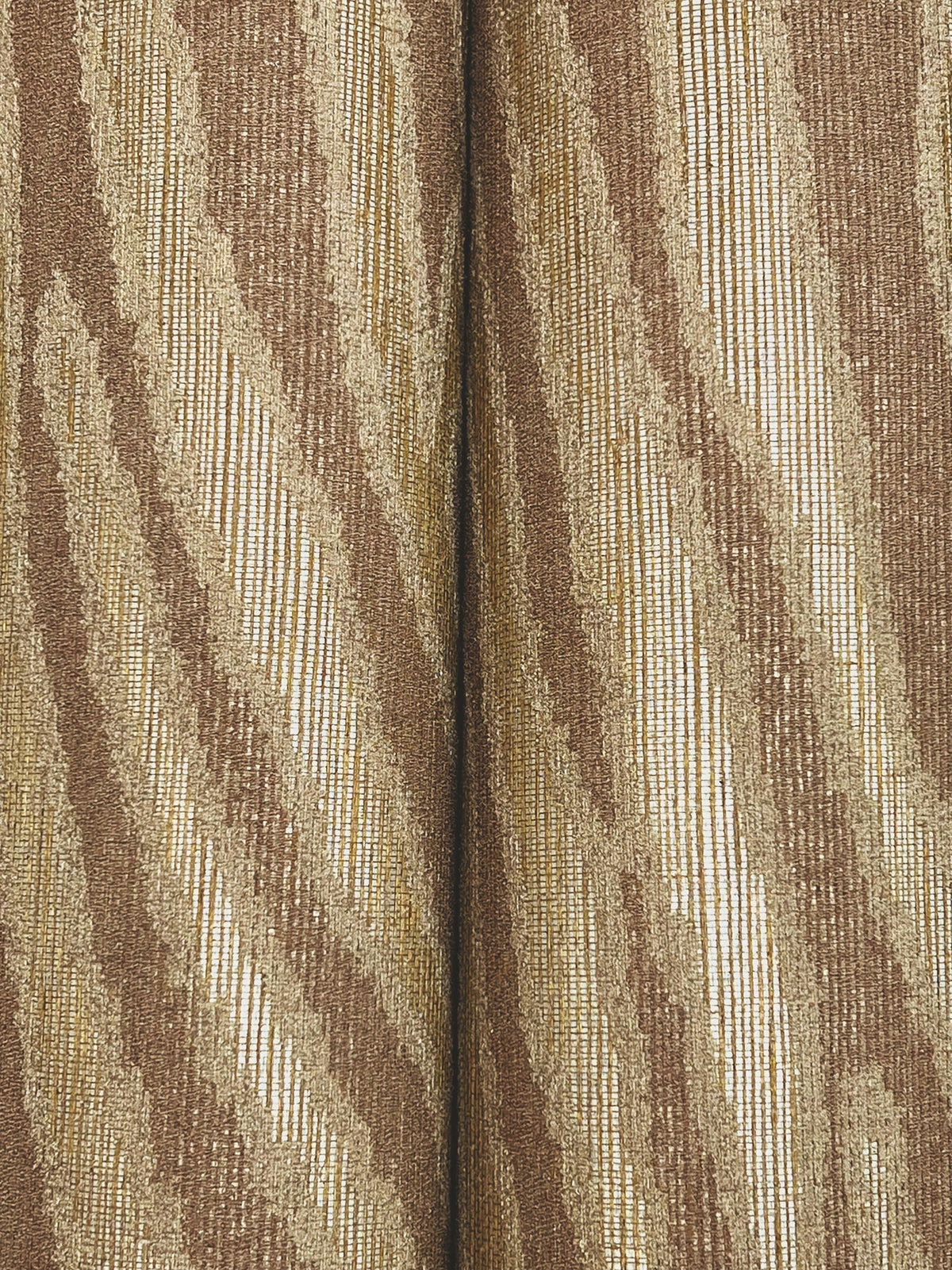 MI10531-peel-and-stick-wallpaper-detail-closeup