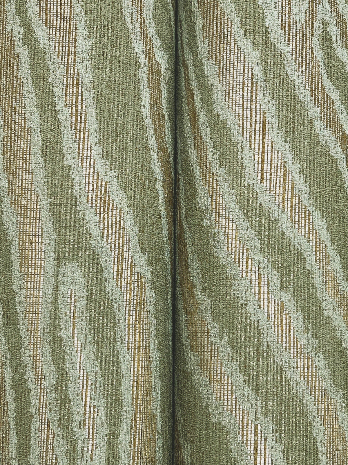 MI10532-peel-and-stick-wallpaper-detail-closeup