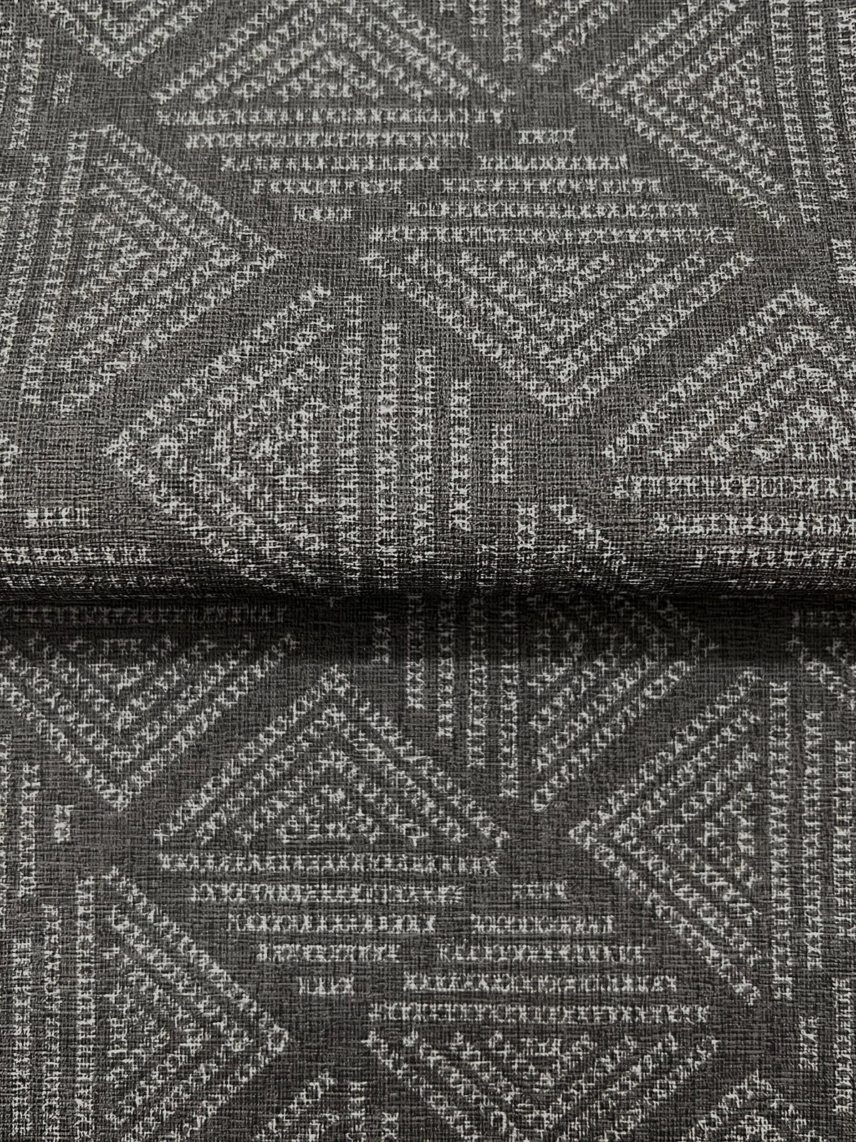 MJ4861-peel-and-stick-wallpaper-detail-closeup