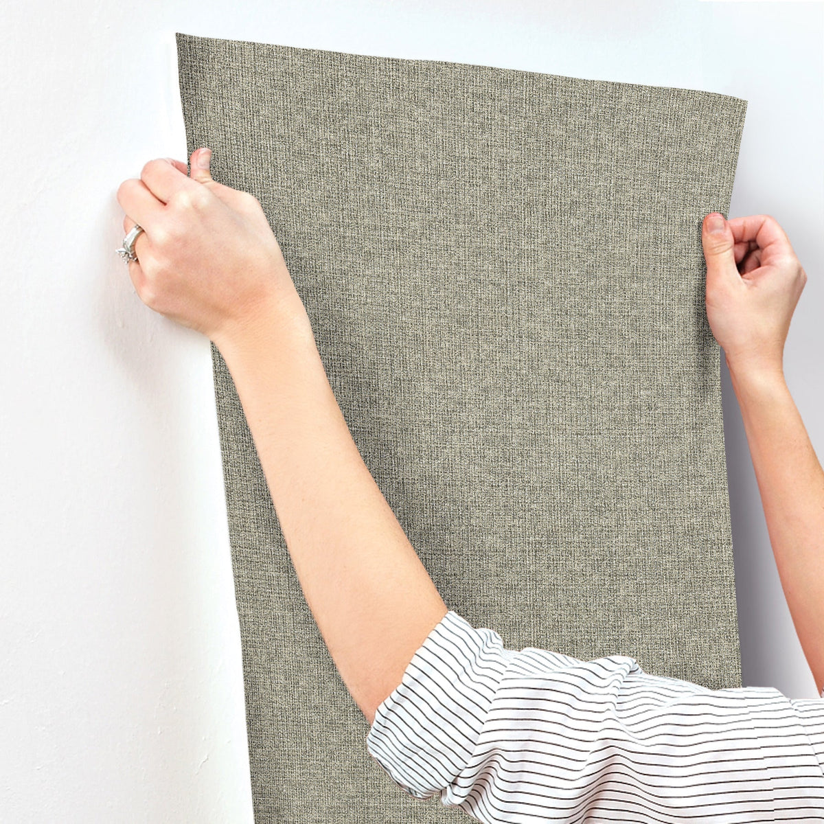 MJ4891N-peel-and-stick-wallpaper-stick-application-step