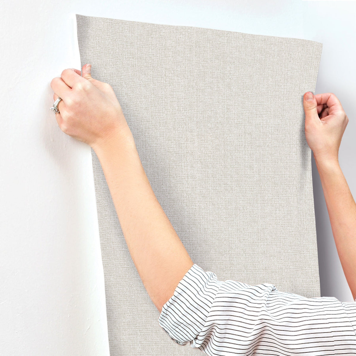 MJ4894N-peel-and-stick-wallpaper-stick-application-step