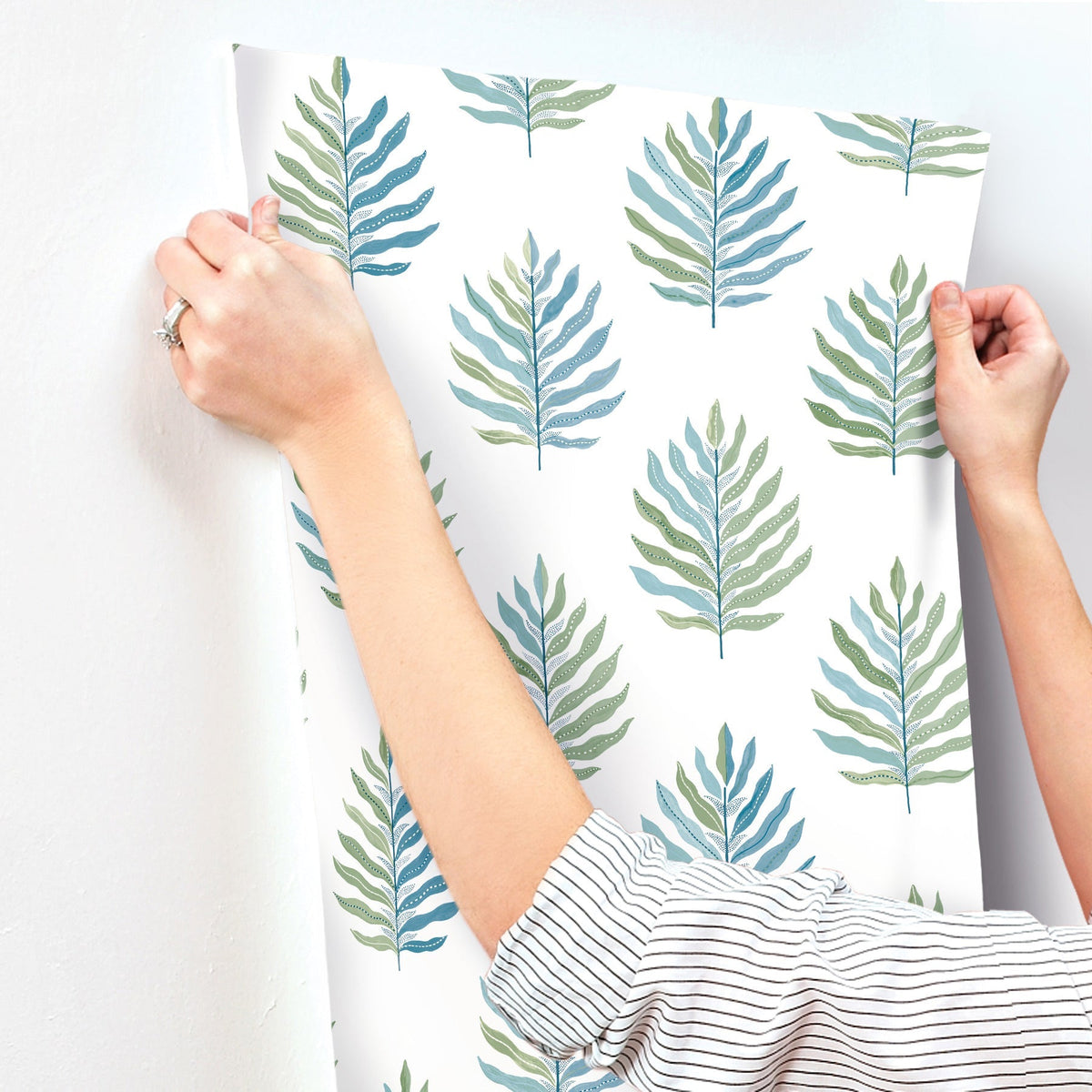 MT5602-peel-and-stick-wallpaper-stick-application-step