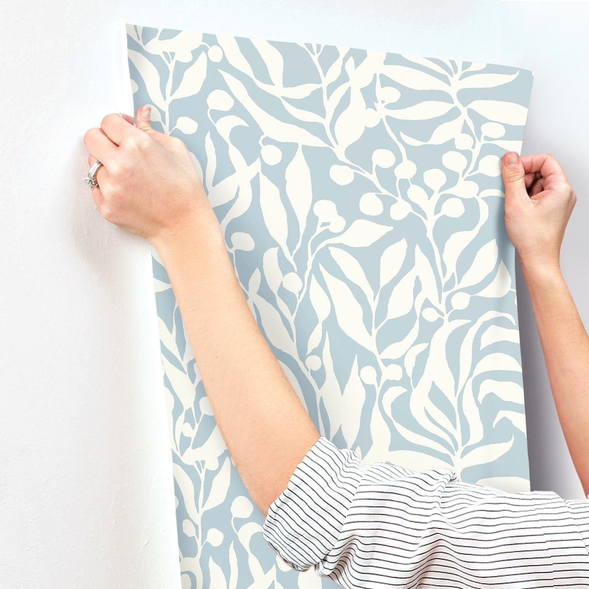 MT5612-peel-and-stick-wallpaper-stick-application-step