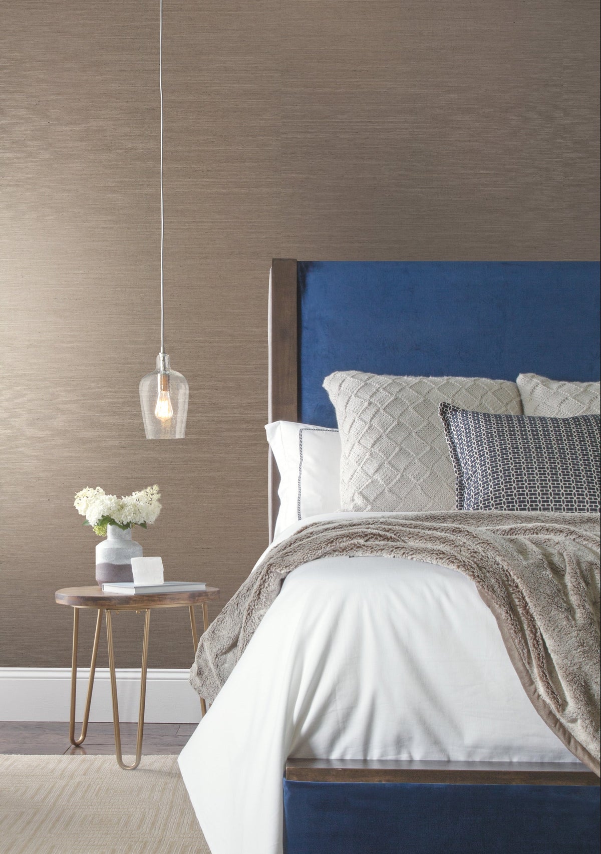 MW9270-peel-and-stick-wallpaper-room-scene-detail-closeup