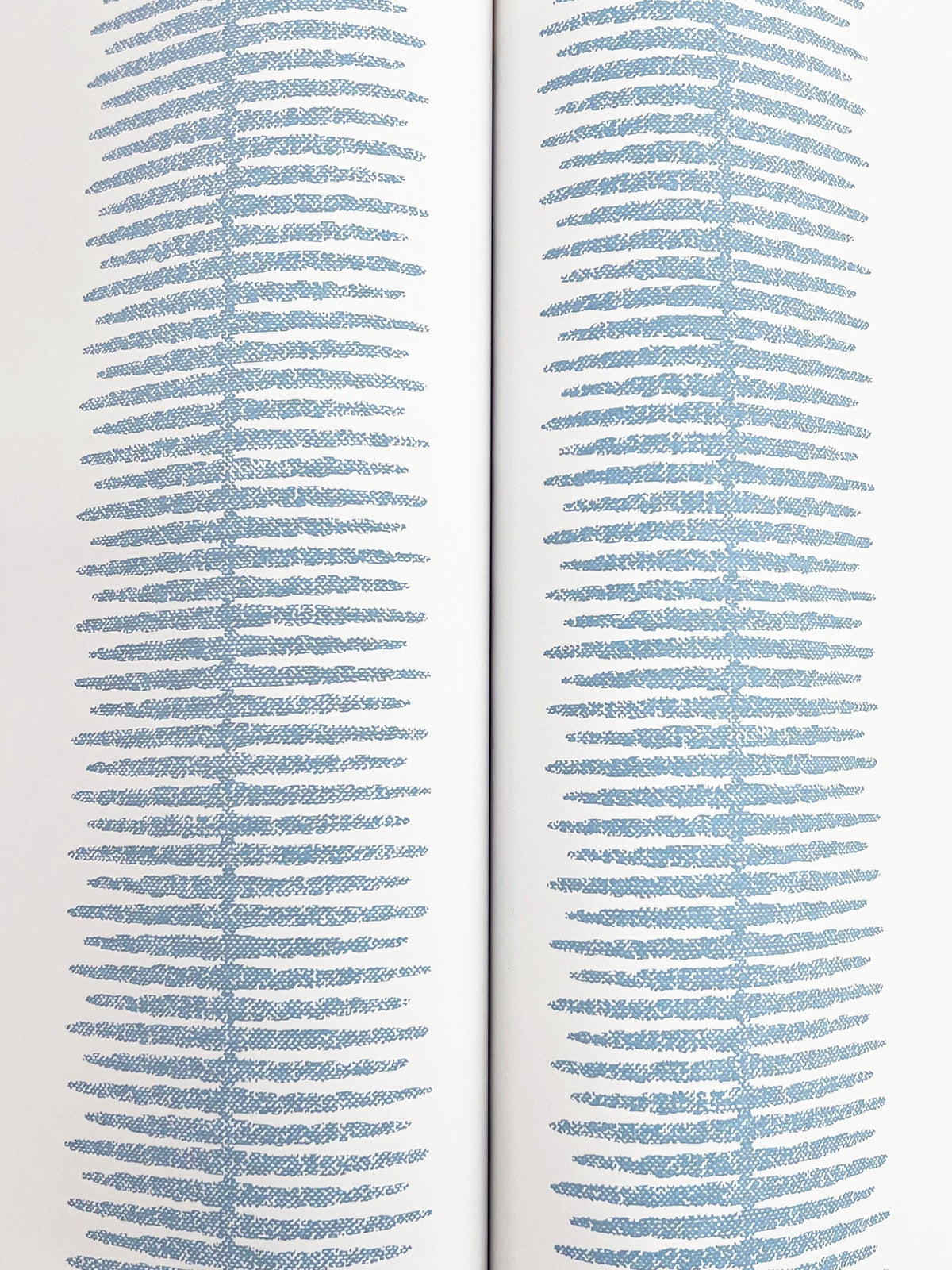 MX9611-peel-and-stick-wallpaper-detail-closeup