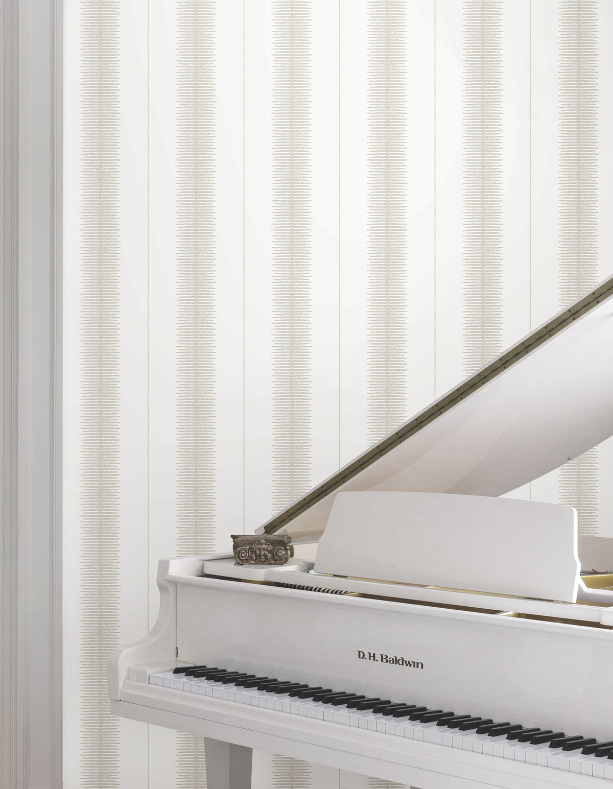 MX9612-peel-and-stick-wallpaper-room-scene-detail-closeup
