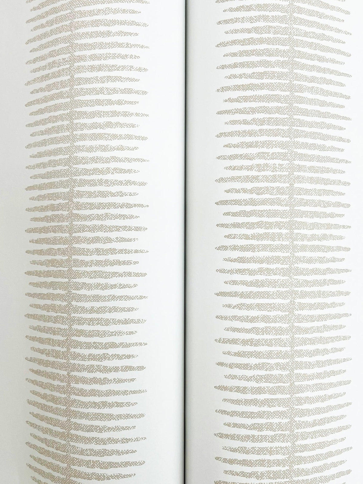 MX9612-peel-and-stick-wallpaper-detail-closeup