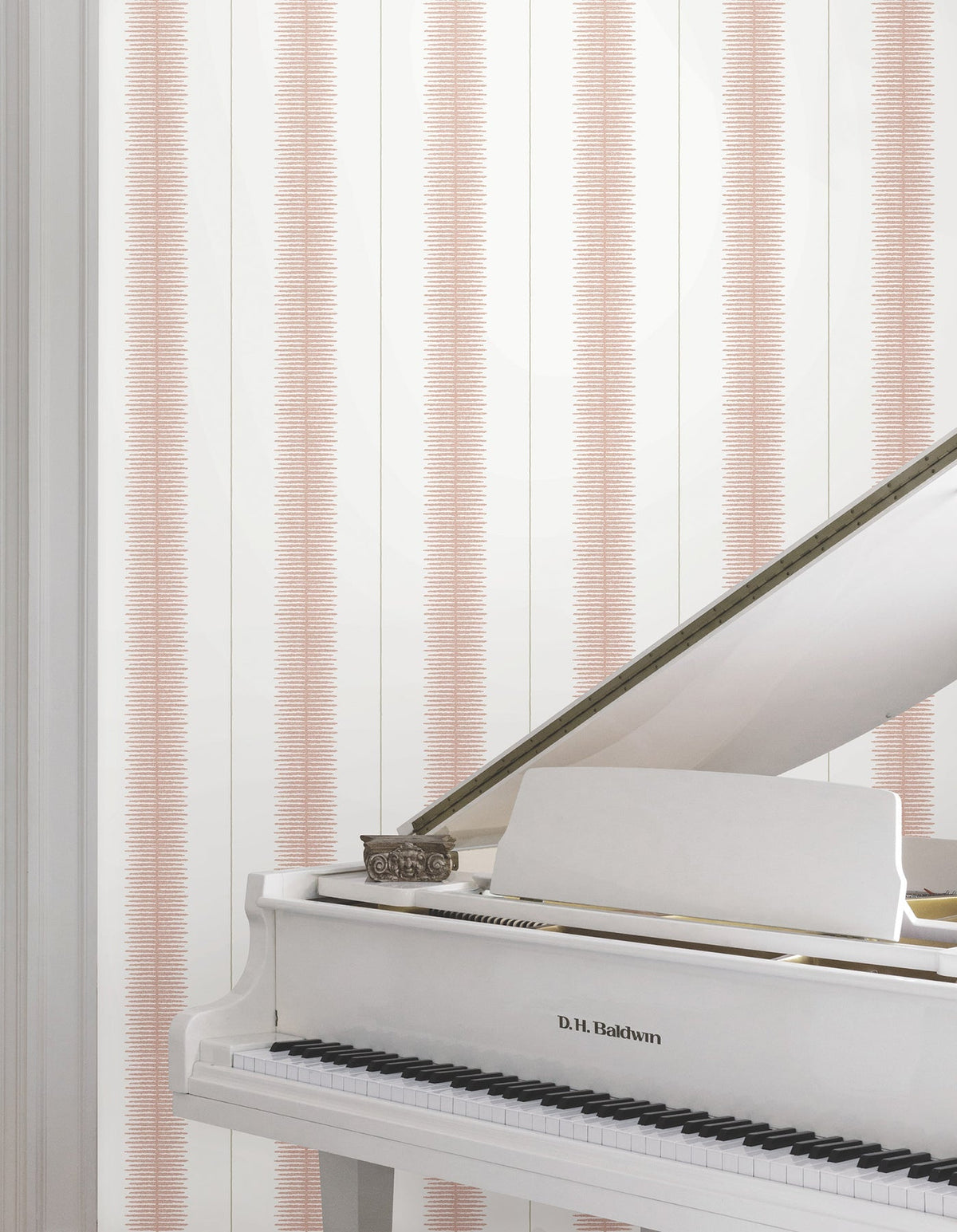 MX9613-peel-and-stick-wallpaper-room-scene-detail-closeup