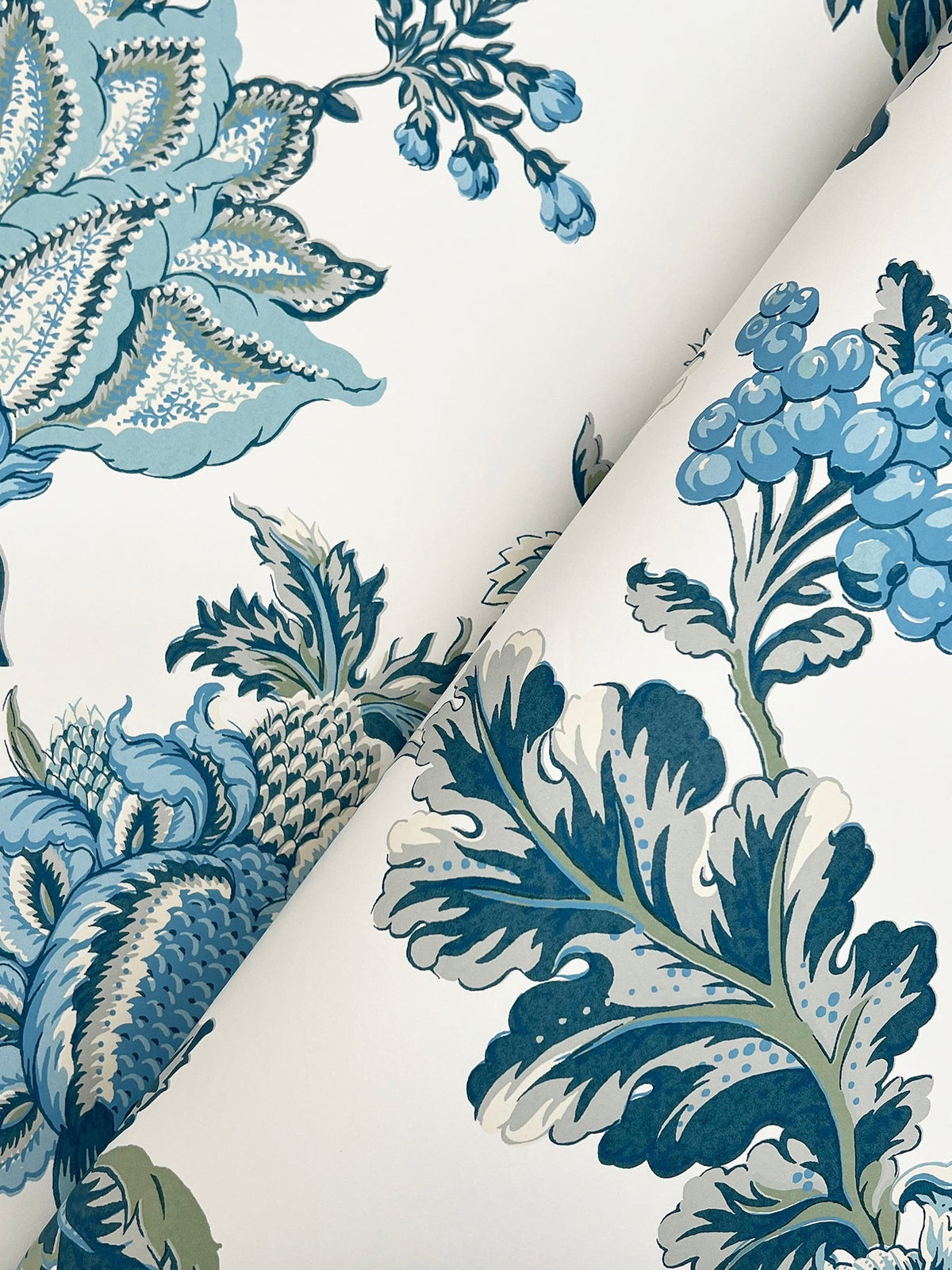 MX9624W-peel-and-stick-wallpaper-detail-closeup