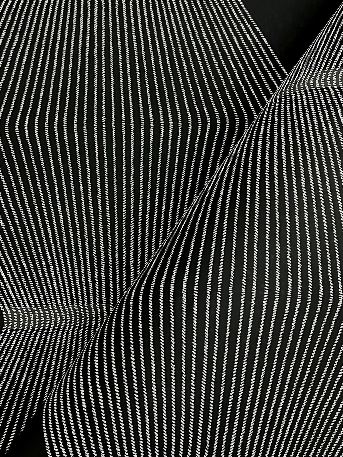MX9631-peel-and-stick-wallpaper-detail-closeup
