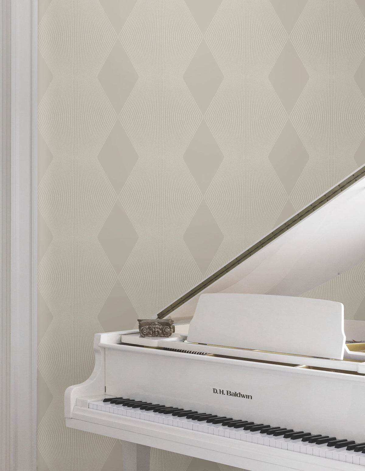 MX9632-peel-and-stick-wallpaper-room-scene-detail-closeup