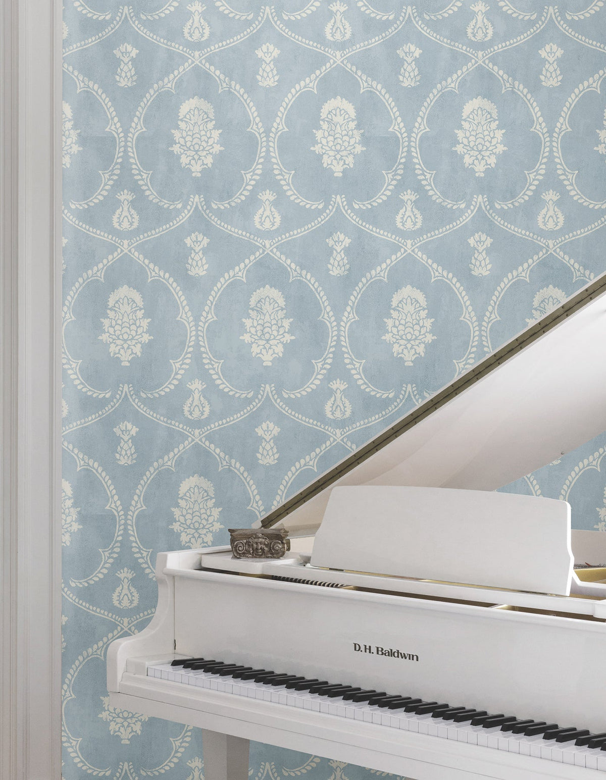 MX9644-peel-and-stick-wallpaper-room-scene-detail-closeup