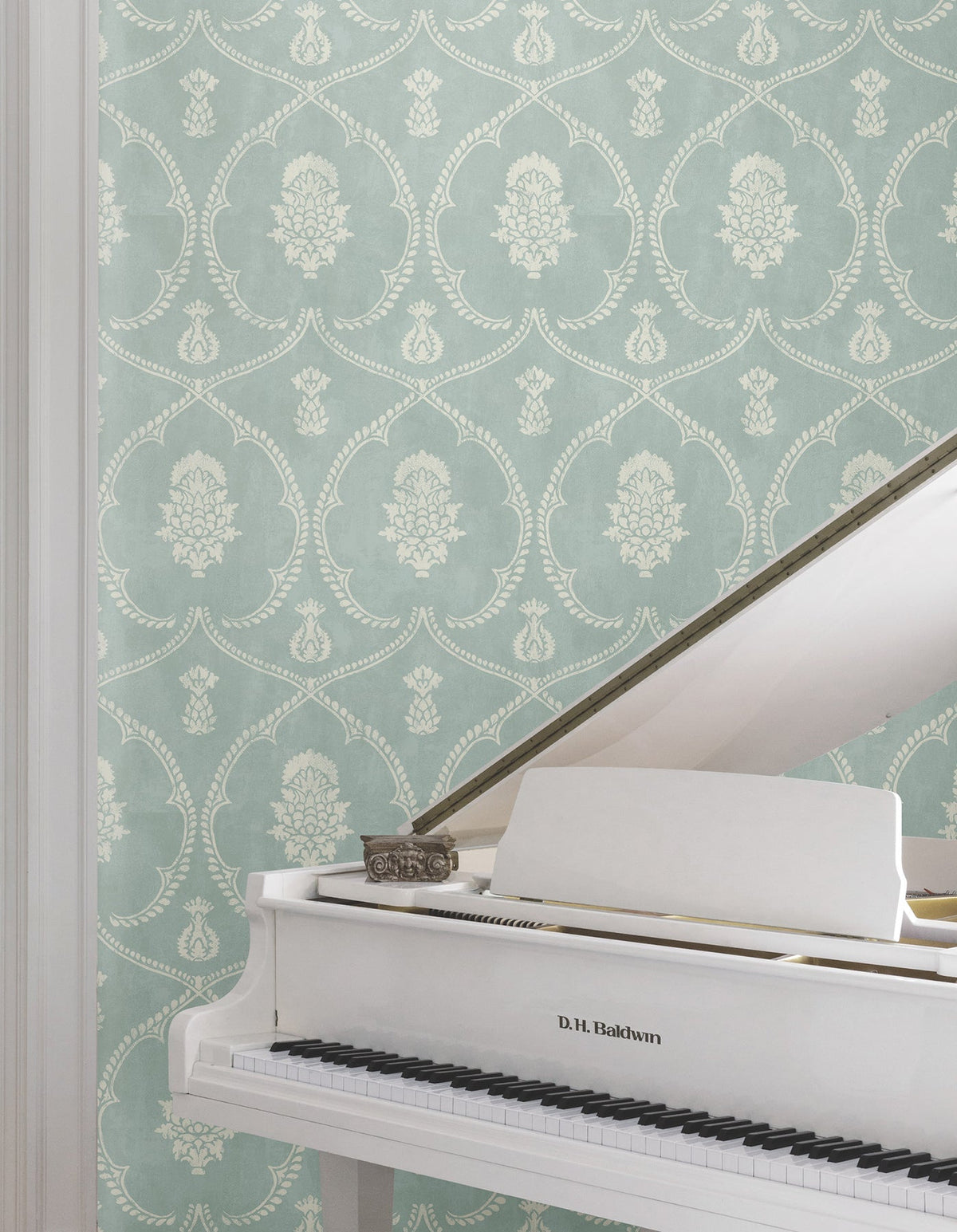 MX9645-peel-and-stick-wallpaper-room-scene-detail-closeup