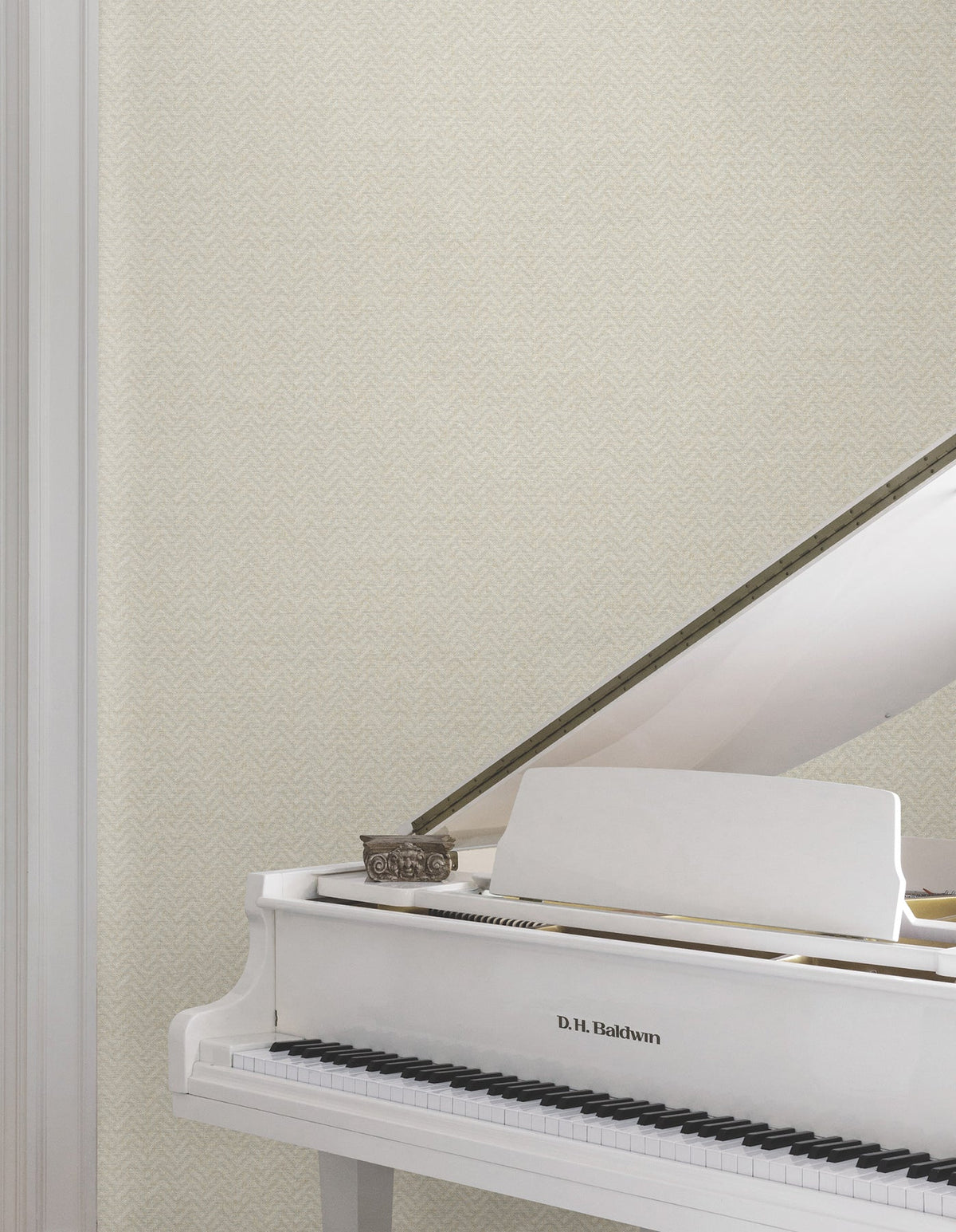 MX9674-peel-and-stick-wallpaper-room-scene-detail-closeup