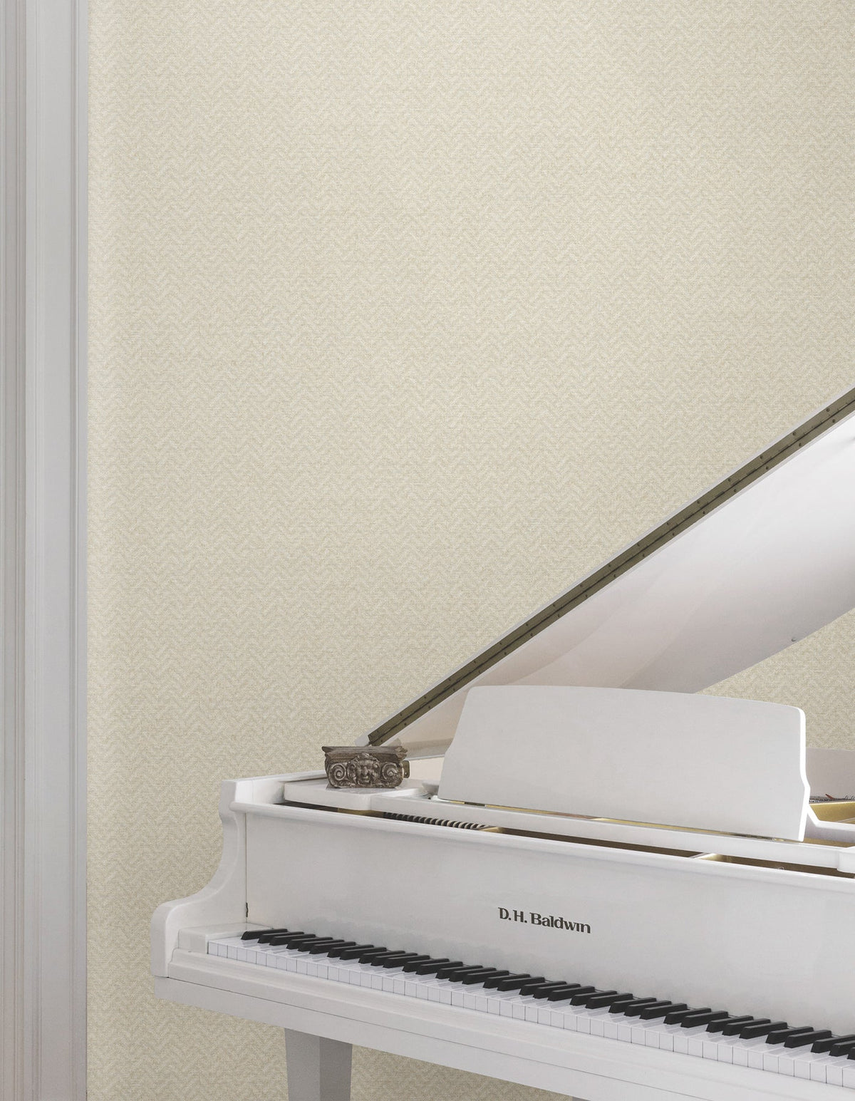 MX9676-peel-and-stick-wallpaper-room-scene-detail-closeup