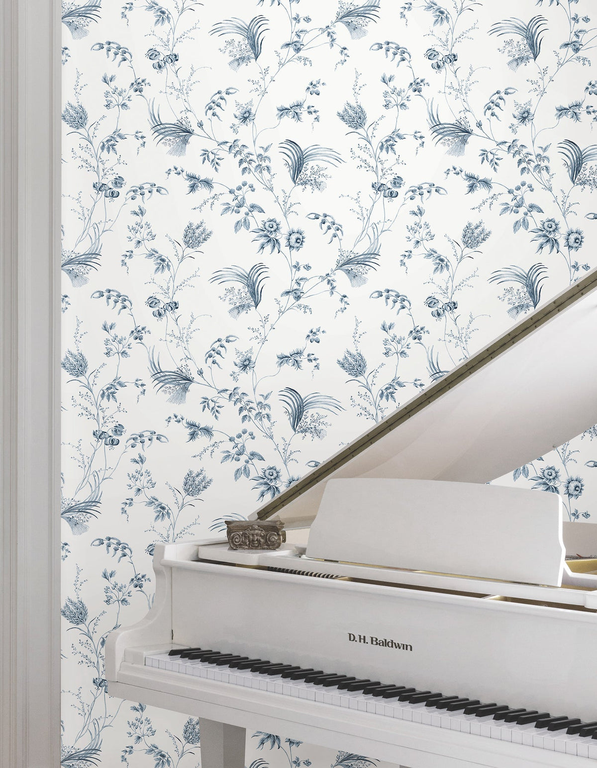 MX9683-peel-and-stick-wallpaper-room-scene-detail-closeup