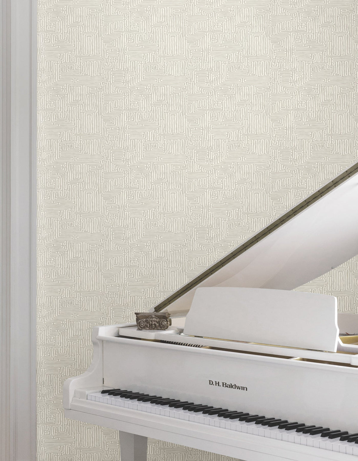 MX9685-peel-and-stick-wallpaper-room-scene-detail-closeup