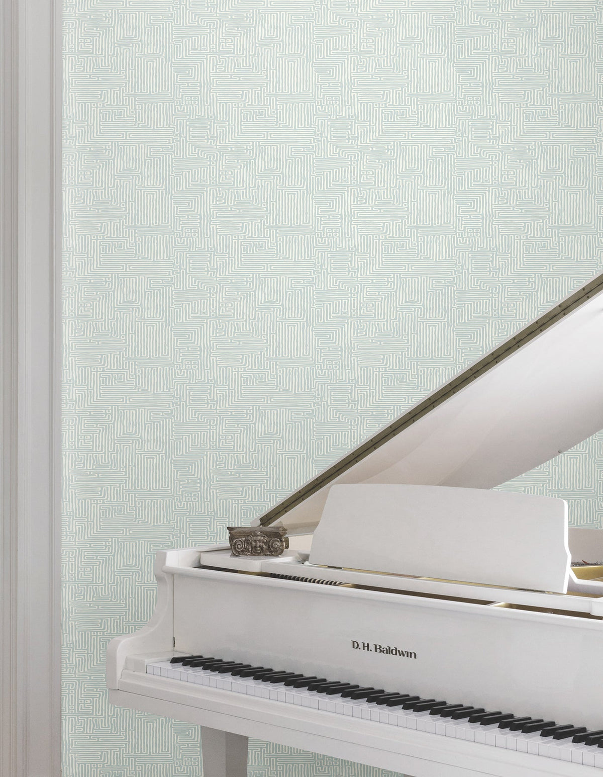 MX9689-peel-and-stick-wallpaper-room-scene-detail-closeup