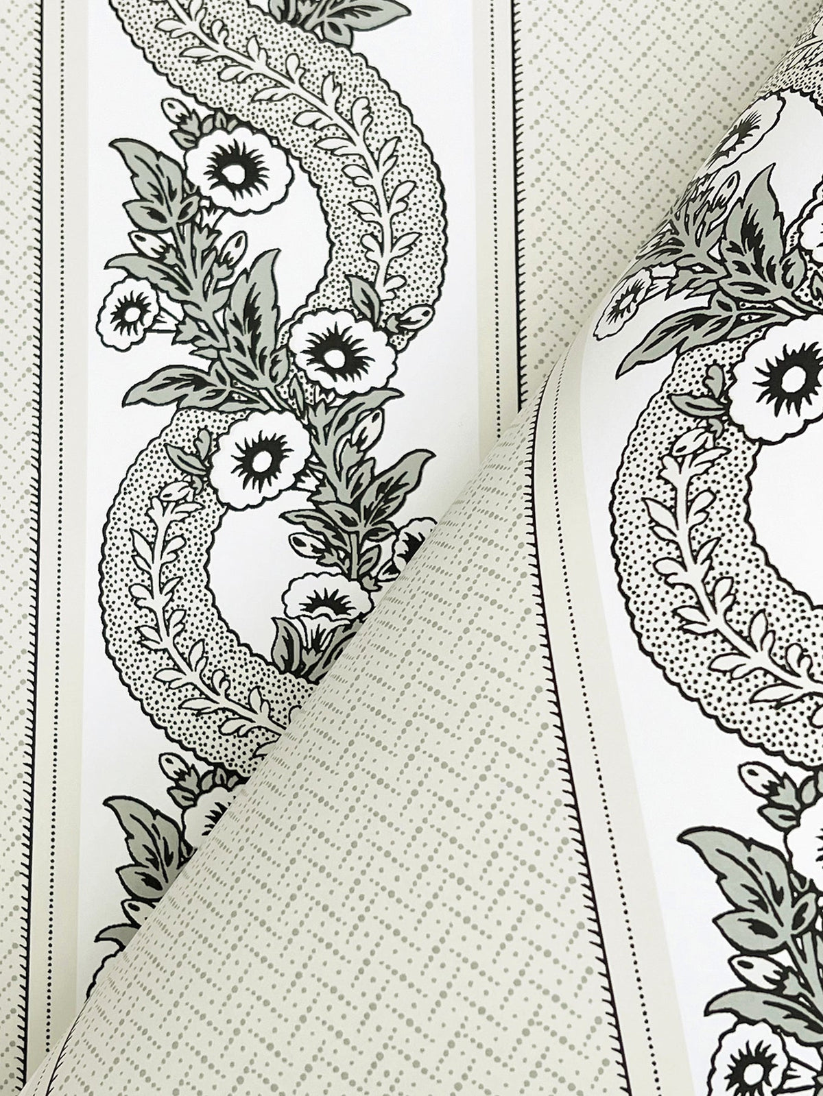 MX9691-peel-and-stick-wallpaper-detail-closeup