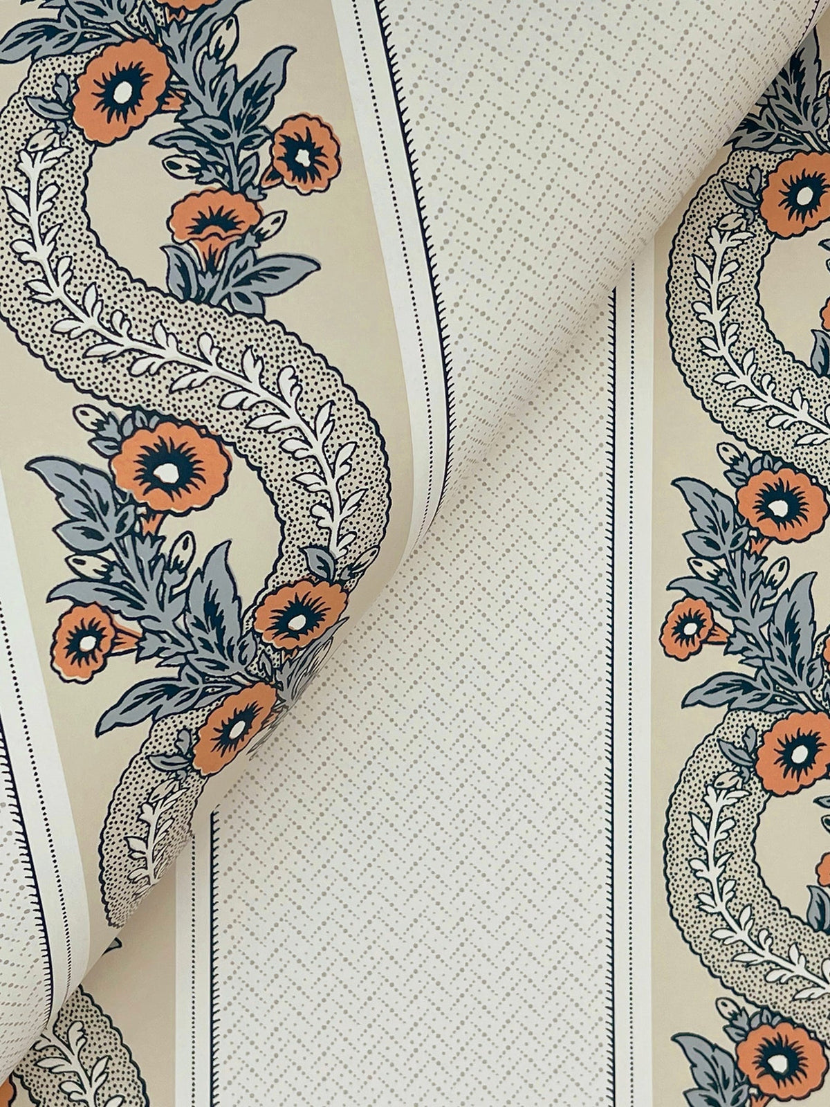 MX9696-peel-and-stick-wallpaper-detail-closeup