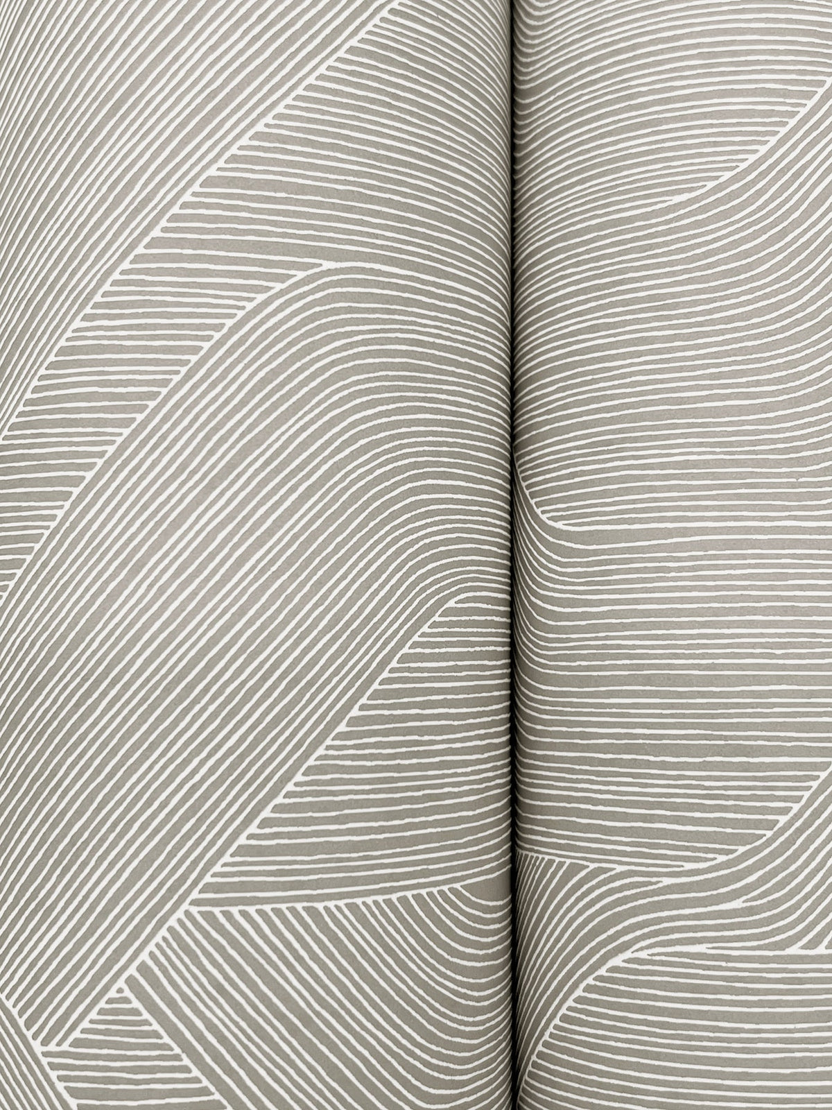 NT6191-peel-and-stick-wallpaper-detail-closeup