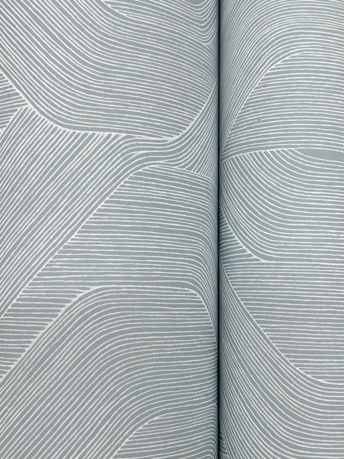 NT6194-peel-and-stick-wallpaper-detail-closeup