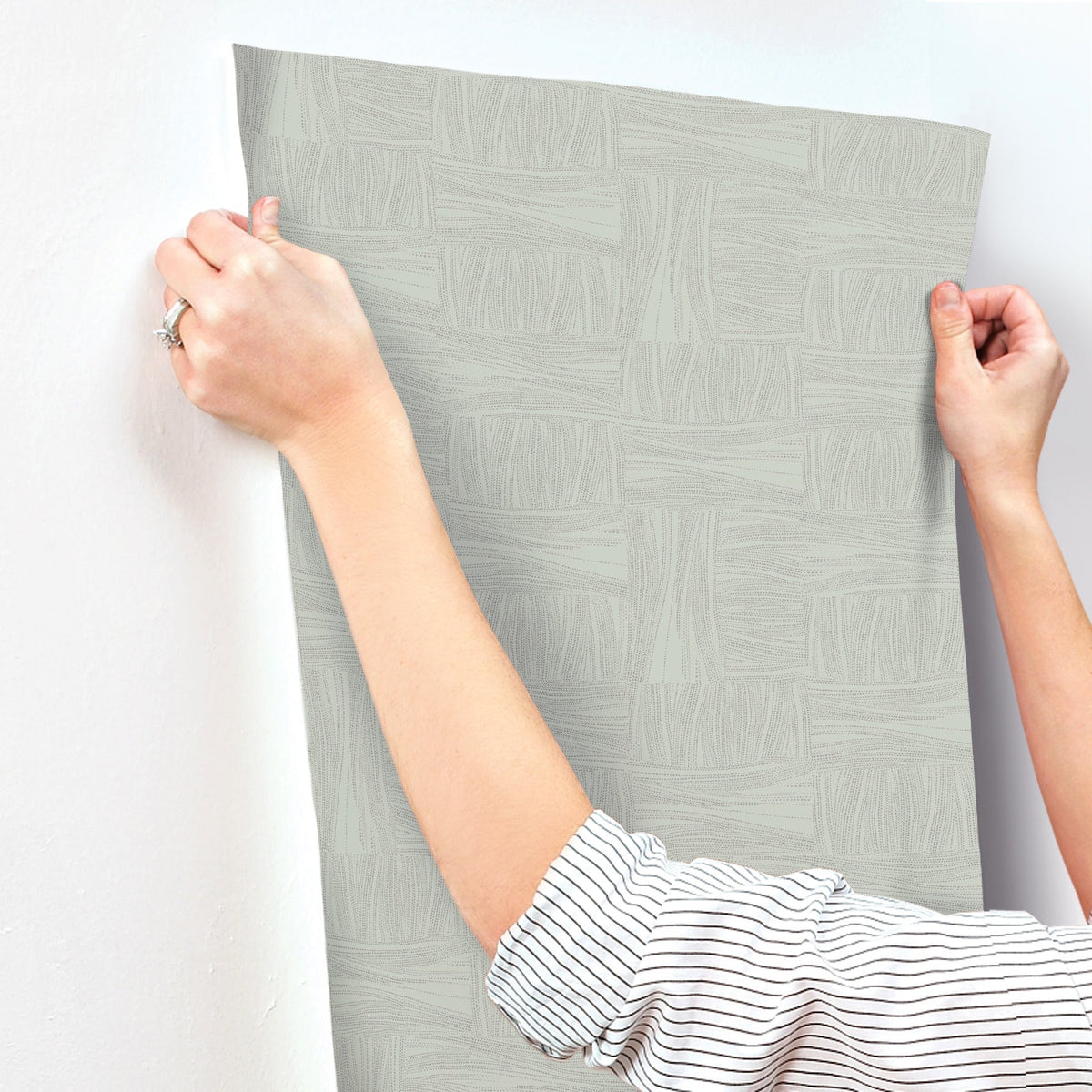 OI0631-peel-and-stick-wallpaper-stick-application-step