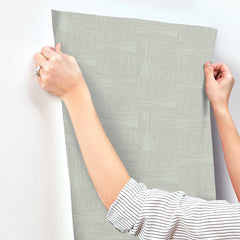 OI0631-peel-and-stick-wallpaper-stick-application-step