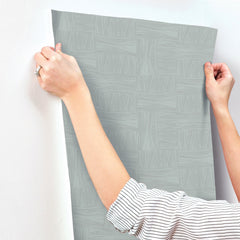 OI0634-peel-and-stick-wallpaper-stick-application-step