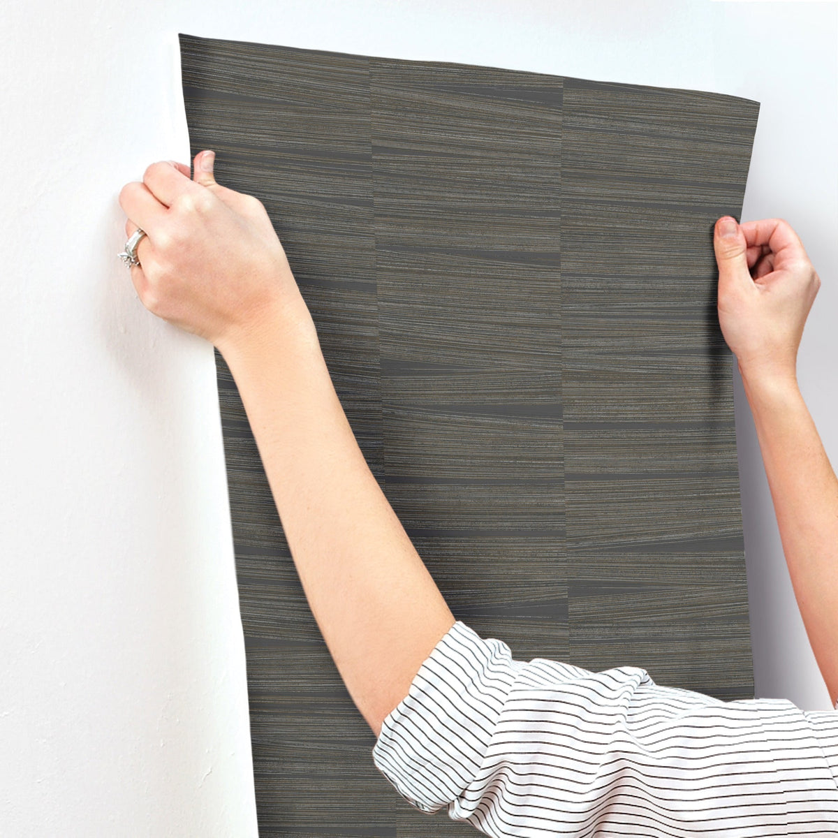 OI0661-peel-and-stick-wallpaper-stick-application-step