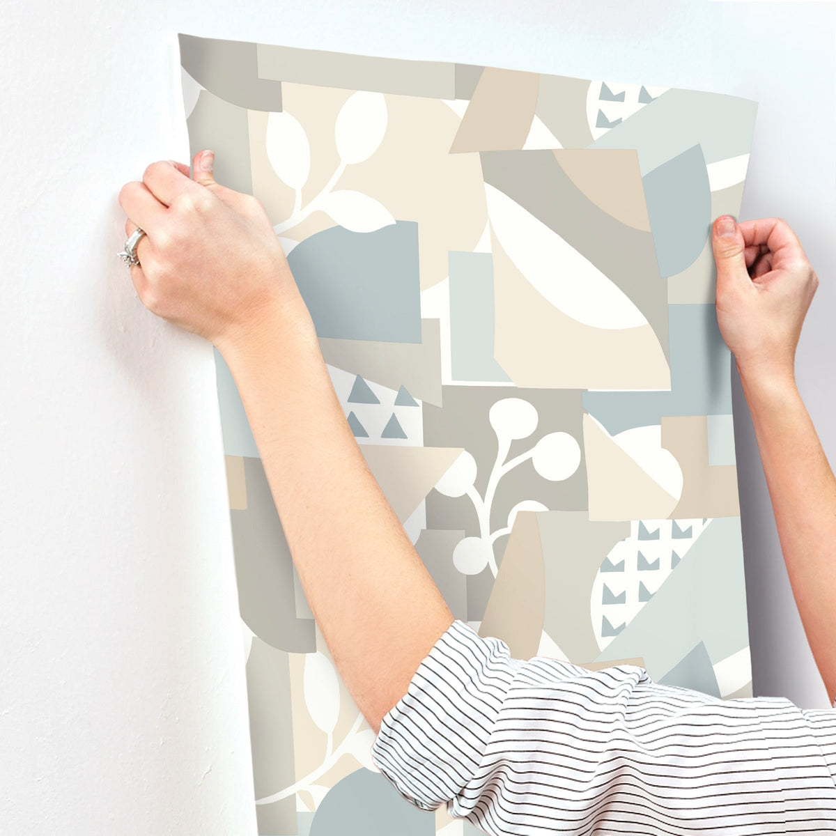 OI0673-peel-and-stick-wallpaper-stick-application-step