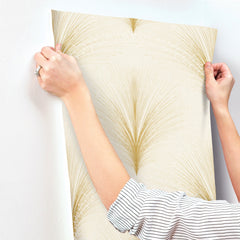OI0681-peel-and-stick-wallpaper-stick-application-step