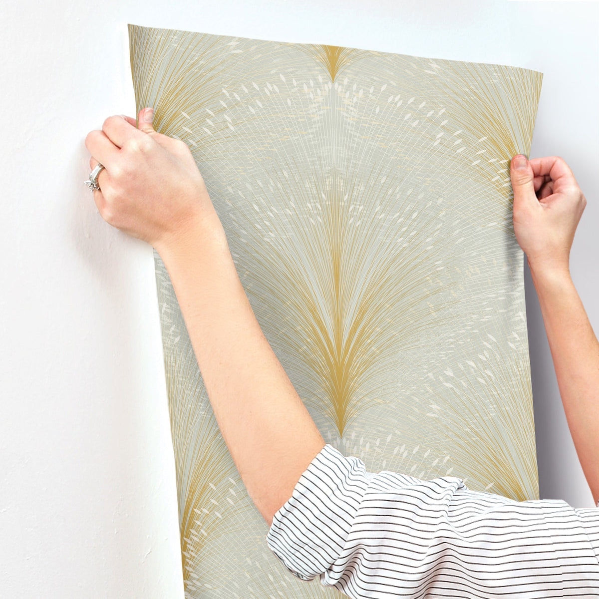 OI0682-peel-and-stick-wallpaper-stick-application-step