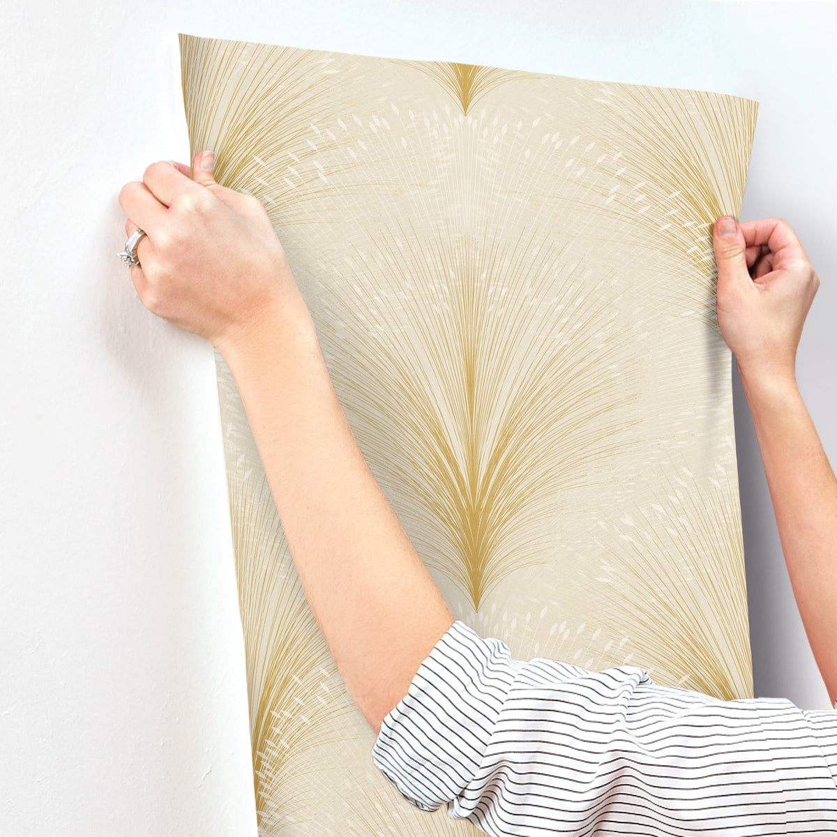 OI0683-peel-and-stick-wallpaper-stick-application-step