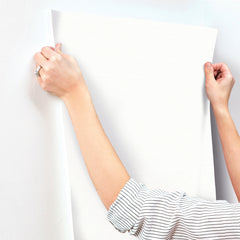 OI0697-peel-and-stick-wallpaper-stick-application-step