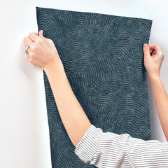 OI0714-peel-and-stick-wallpaper-stick-application-step