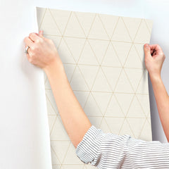 OM3612-peel-and-stick-wallpaper-stick-application-step