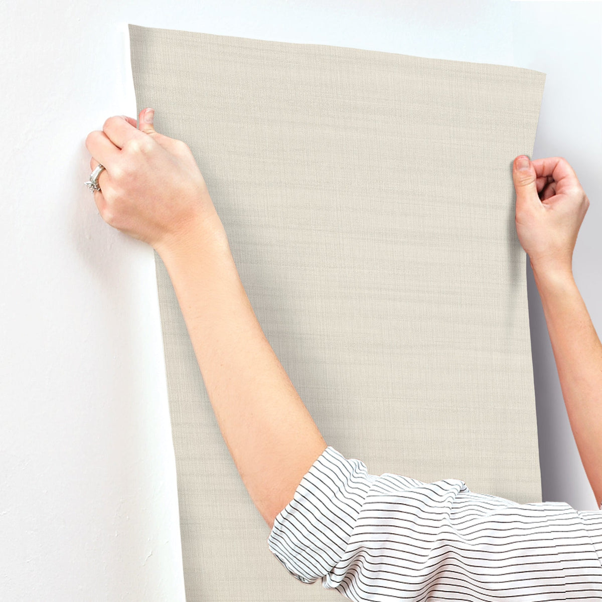 OM3661-peel-and-stick-wallpaper-stick-application-step