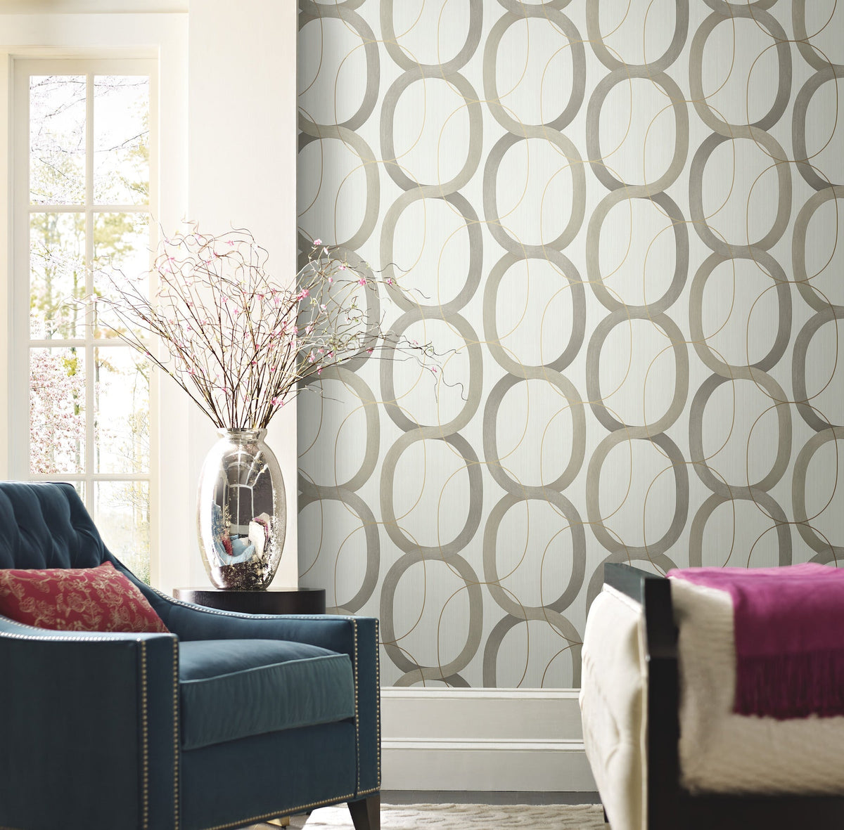Candice Olson Interlock Wallpaper featuring an interlocking pattern of large, overlapping gray circles on a white background.