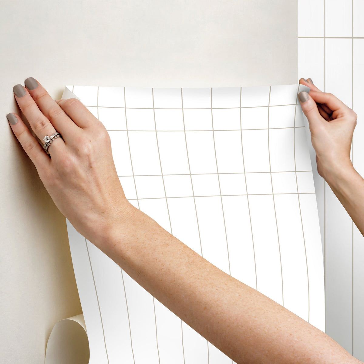 PSW1513RL-peel-and-stick-wallpaper-stick-application-step