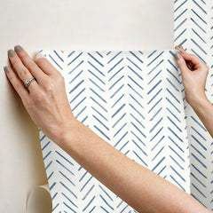 PSW1526RL-peel-and-stick-wallpaper-stick-application-step