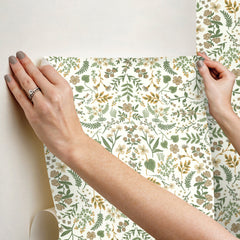 PSW1625RL-peel-and-stick-wallpaper-stick-application-step