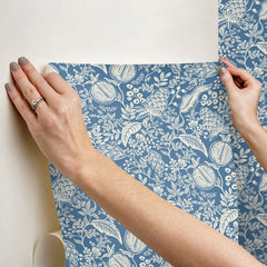 PSW1631RL-peel-and-stick-wallpaper-stick-application-step