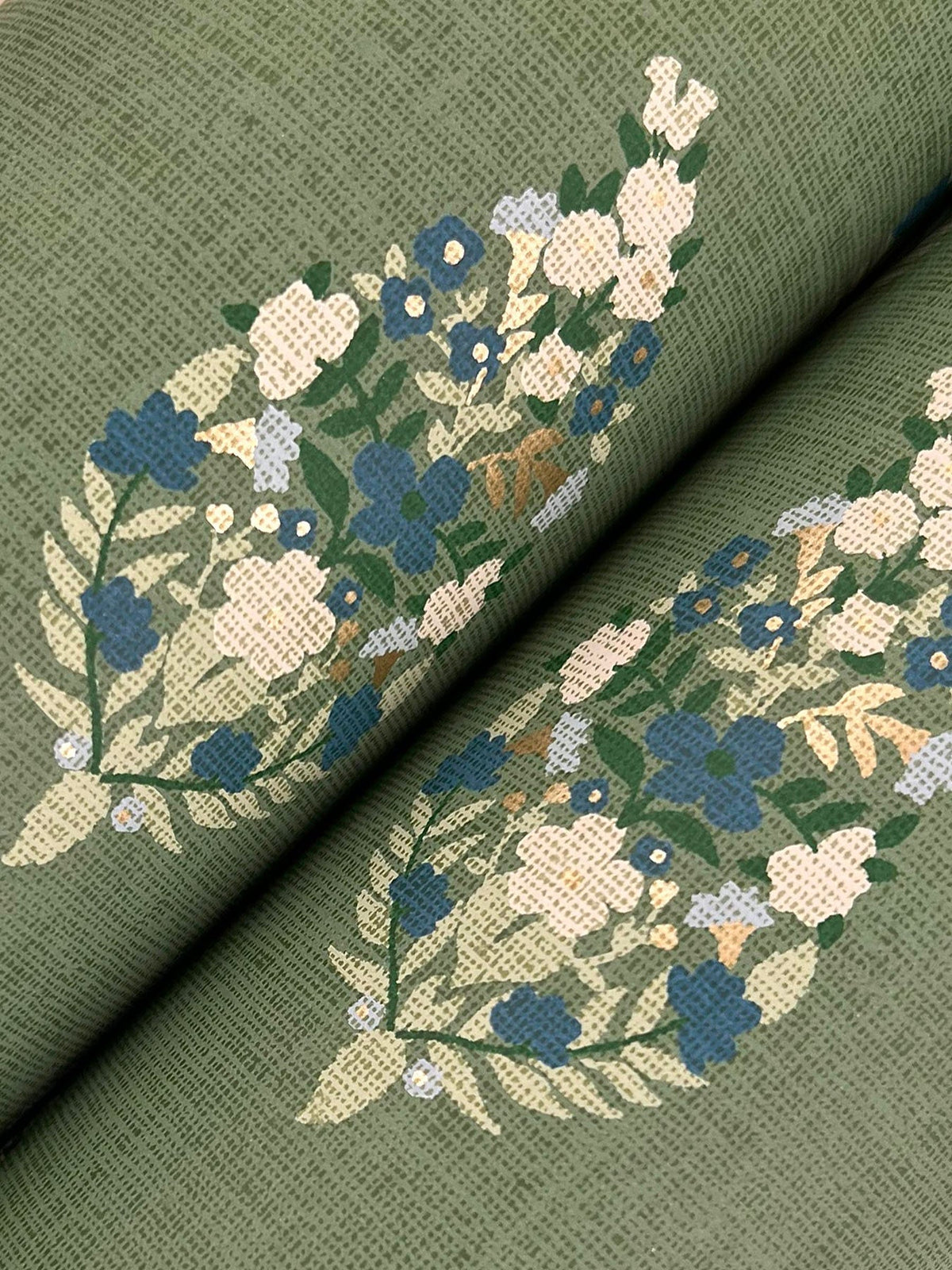 RF7471-peel-and-stick-wallpaper-detail-closeup