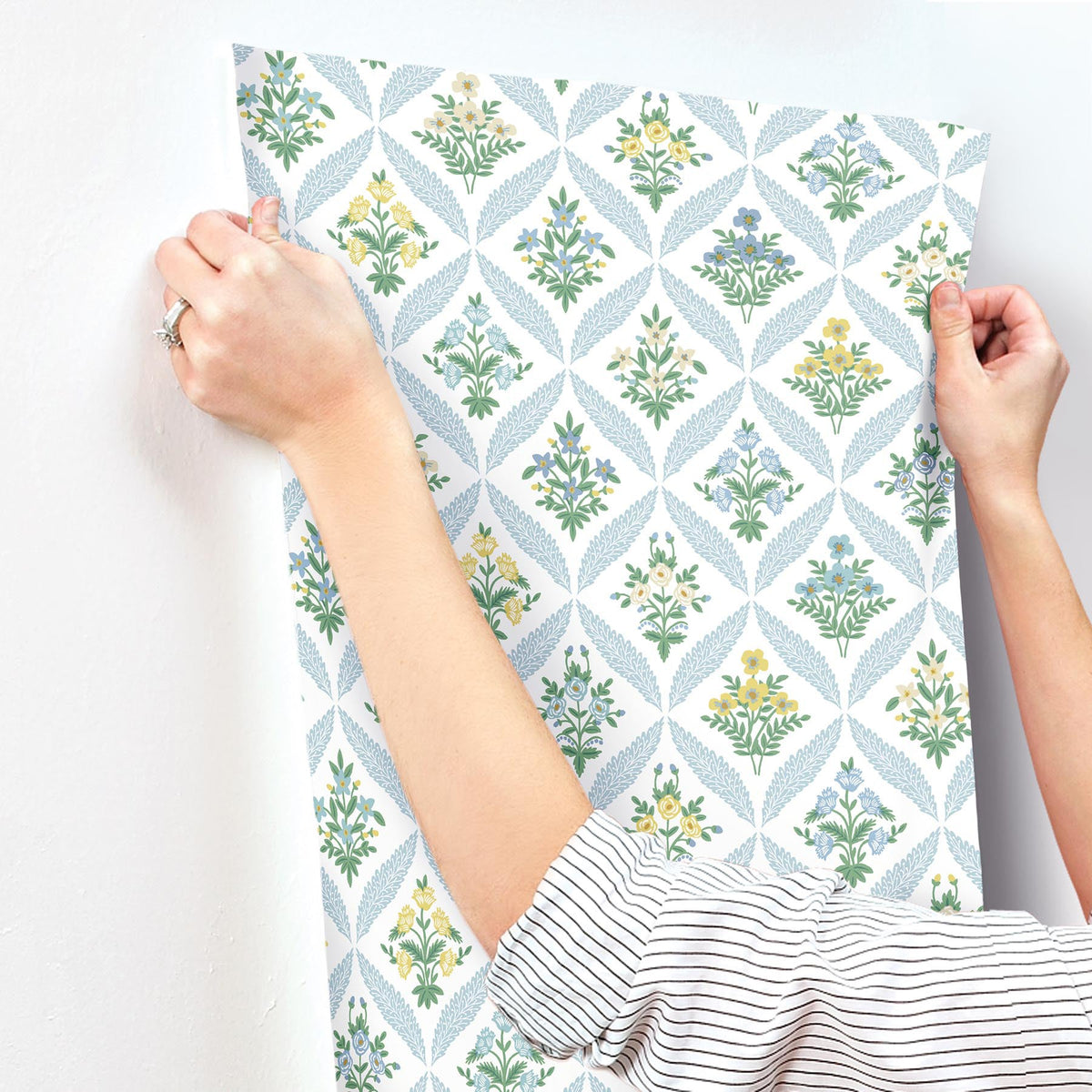 RF7514-peel-and-stick-wallpaper-stick-application-step