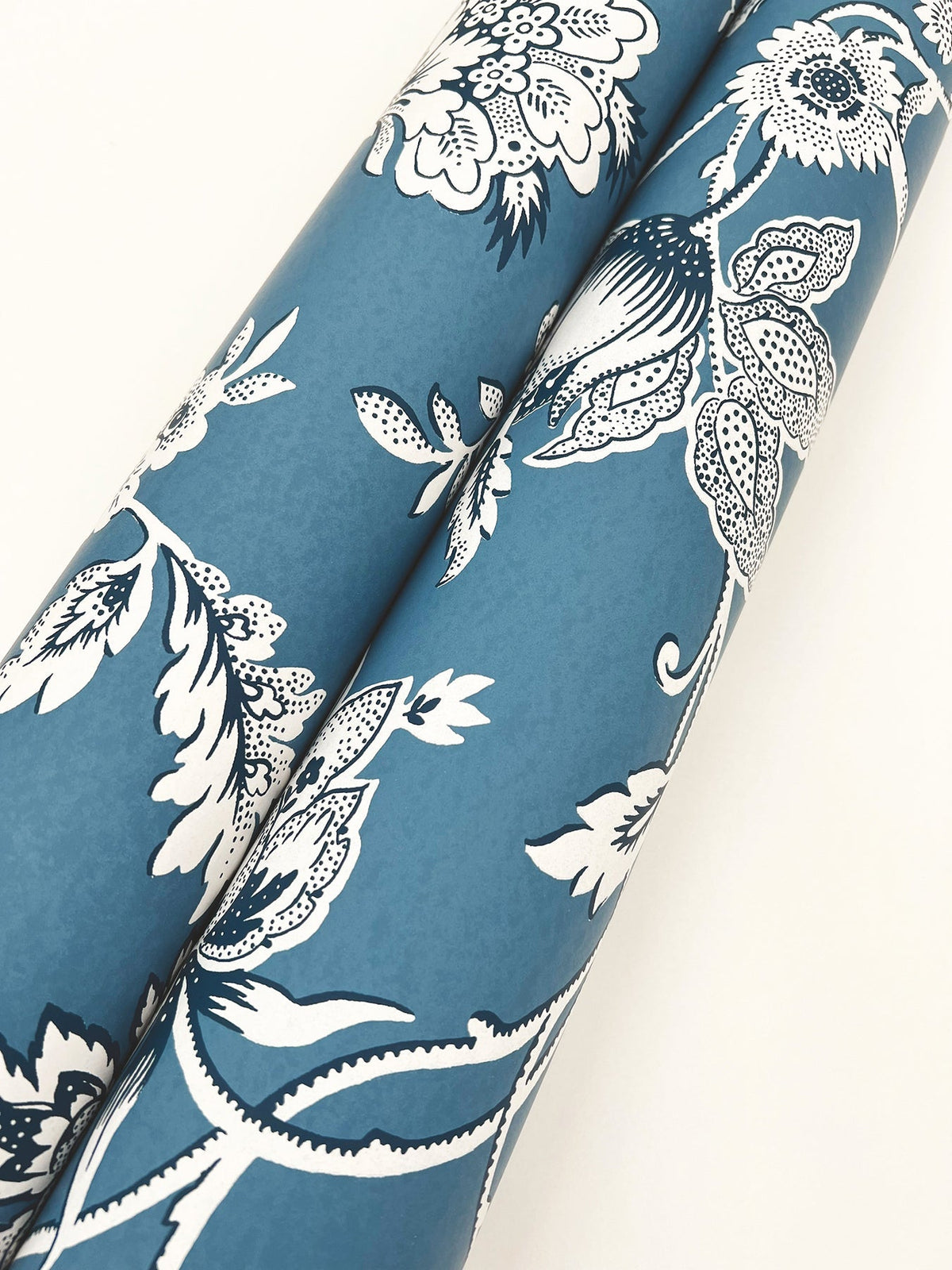 RT7821-peel-and-stick-wallpaper-detail-closeup