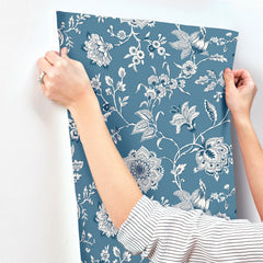 RT7821-peel-and-stick-wallpaper-stick-application-step